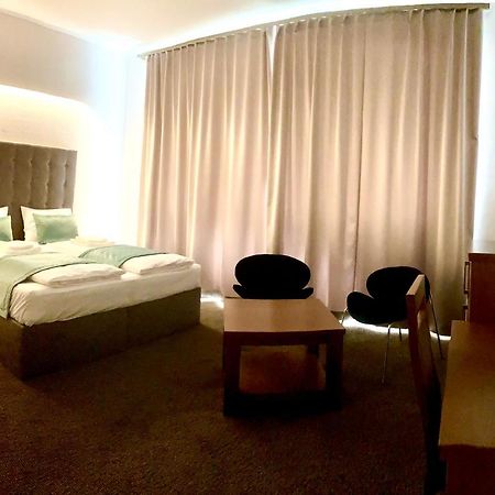 Borostyan Panzio Hotel Kaposvar Ngoại thất bức ảnh