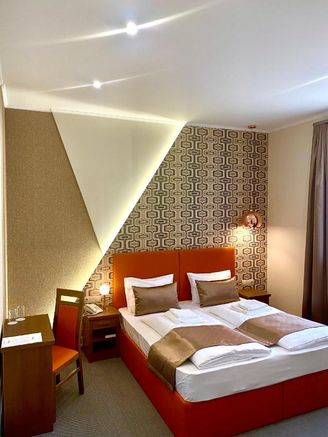 Borostyan Panzio Hotel Kaposvar Ngoại thất bức ảnh