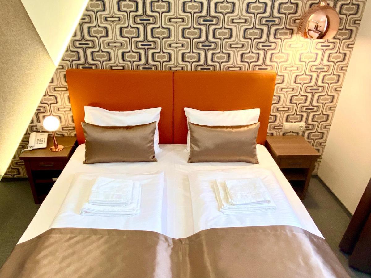 Borostyan Panzio Hotel Kaposvar Ngoại thất bức ảnh