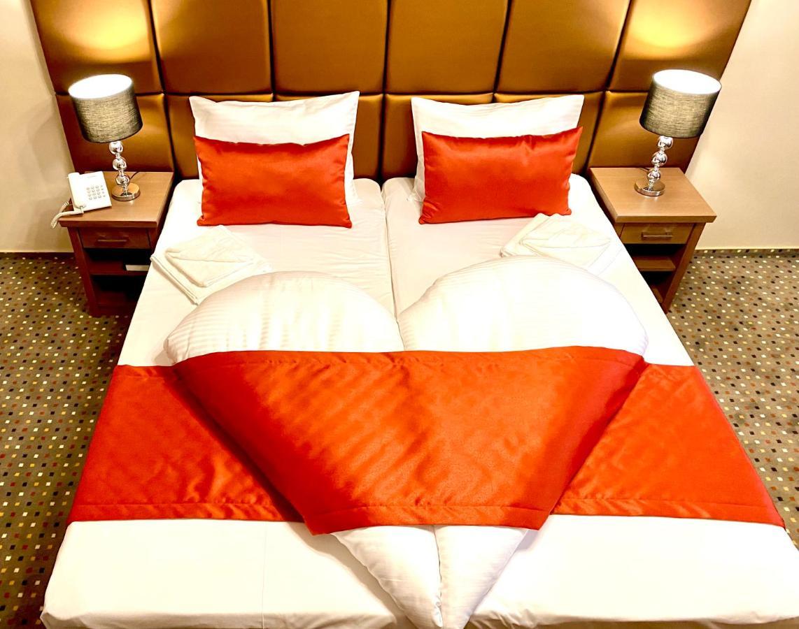 Borostyan Panzio Hotel Kaposvar Ngoại thất bức ảnh