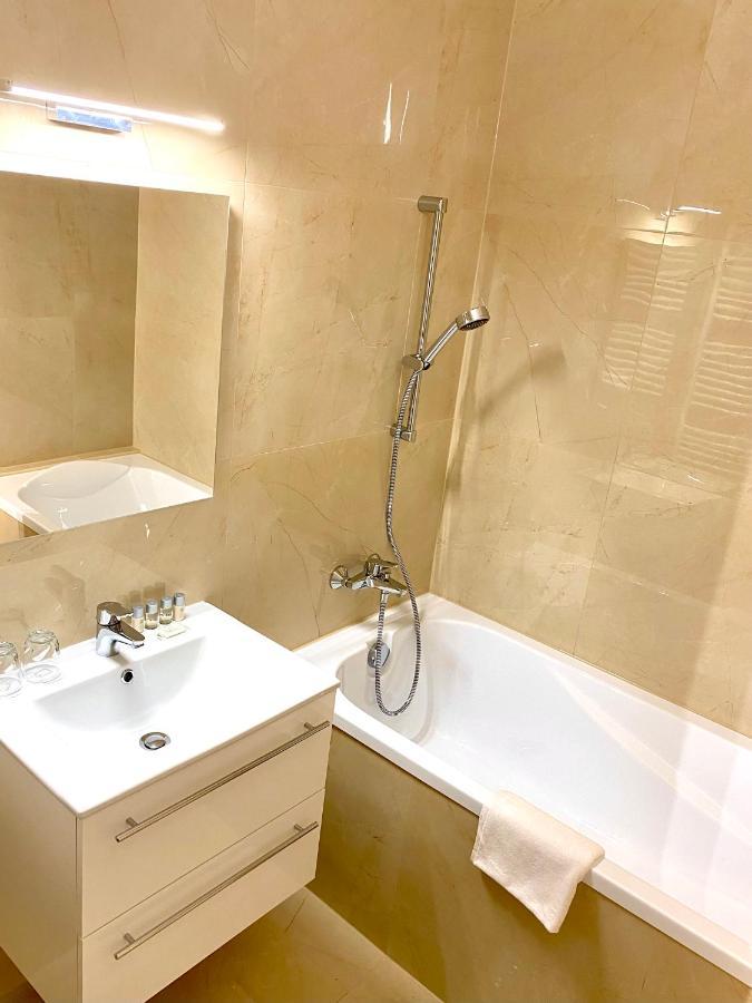 Borostyan Panzio Hotel Kaposvar Ngoại thất bức ảnh