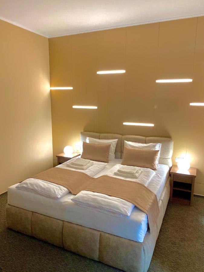Borostyan Panzio Hotel Kaposvar Ngoại thất bức ảnh