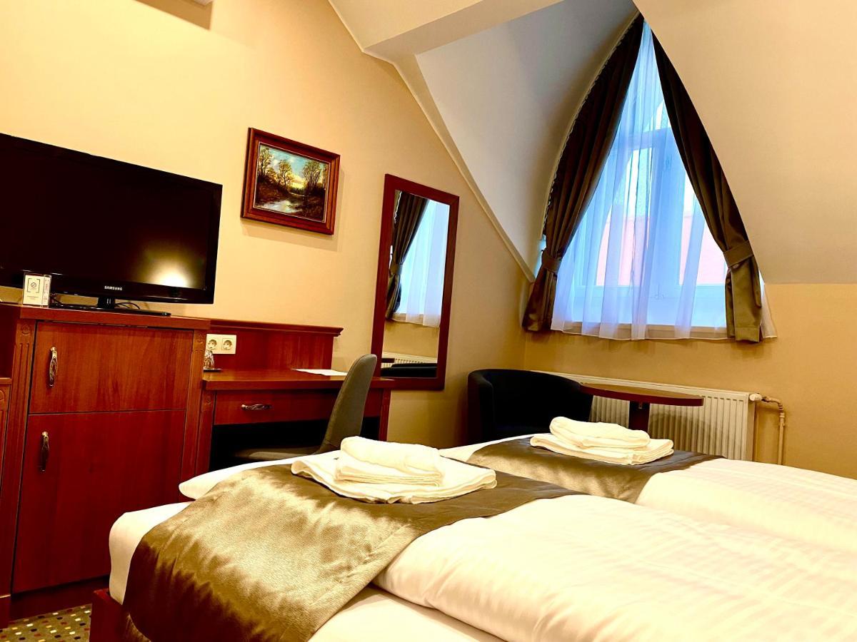 Borostyan Panzio Hotel Kaposvar Ngoại thất bức ảnh