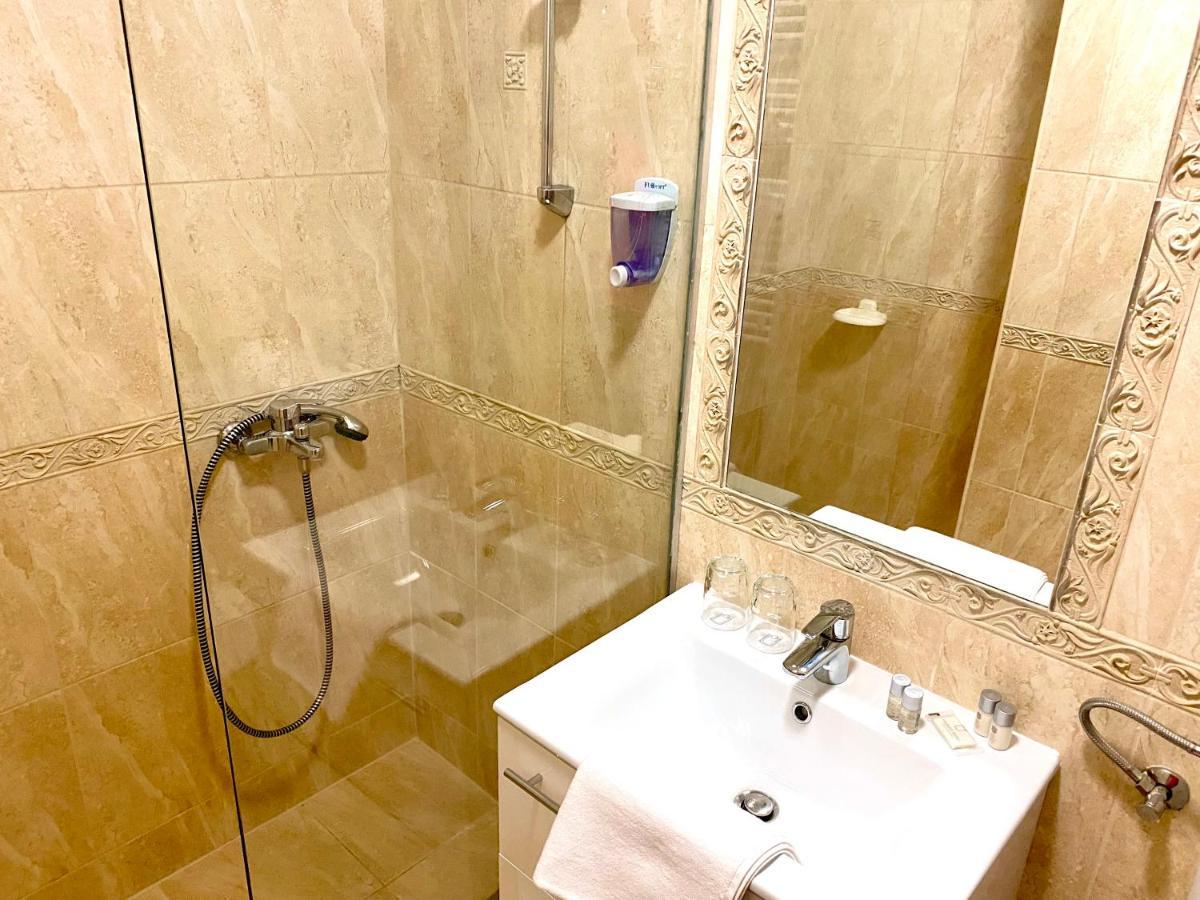Borostyan Panzio Hotel Kaposvar Ngoại thất bức ảnh