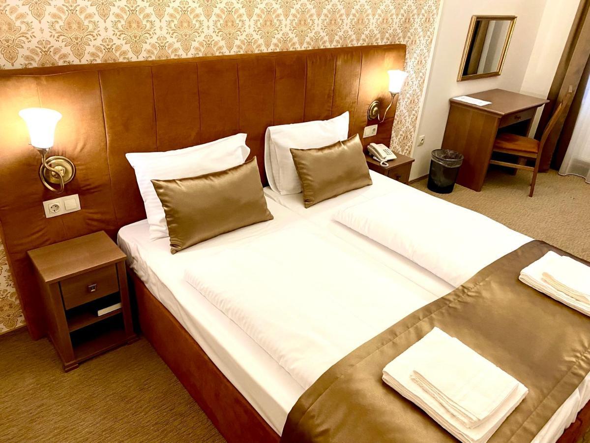 Borostyan Panzio Hotel Kaposvar Ngoại thất bức ảnh