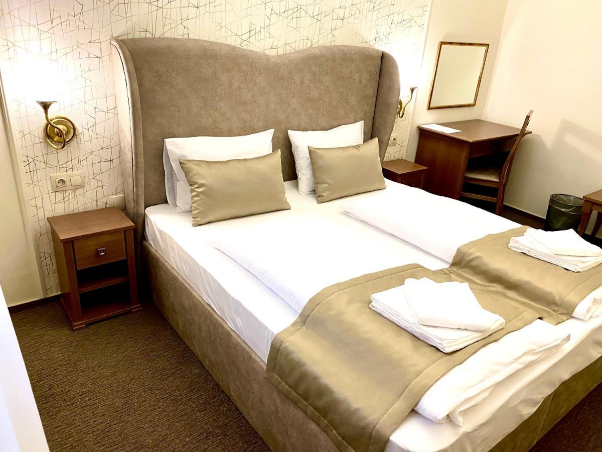 Borostyan Panzio Hotel Kaposvar Ngoại thất bức ảnh