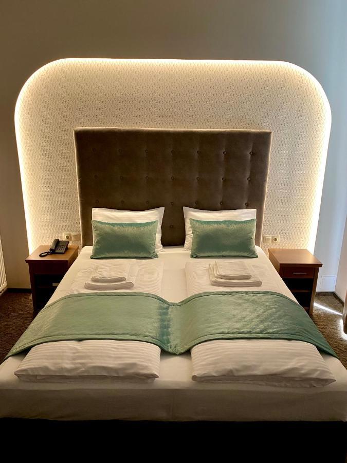 Borostyan Panzio Hotel Kaposvar Ngoại thất bức ảnh