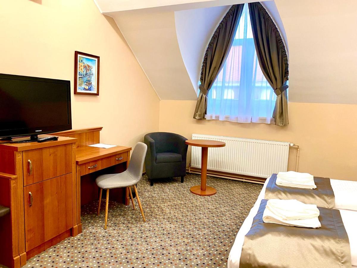 Borostyan Panzio Hotel Kaposvar Ngoại thất bức ảnh